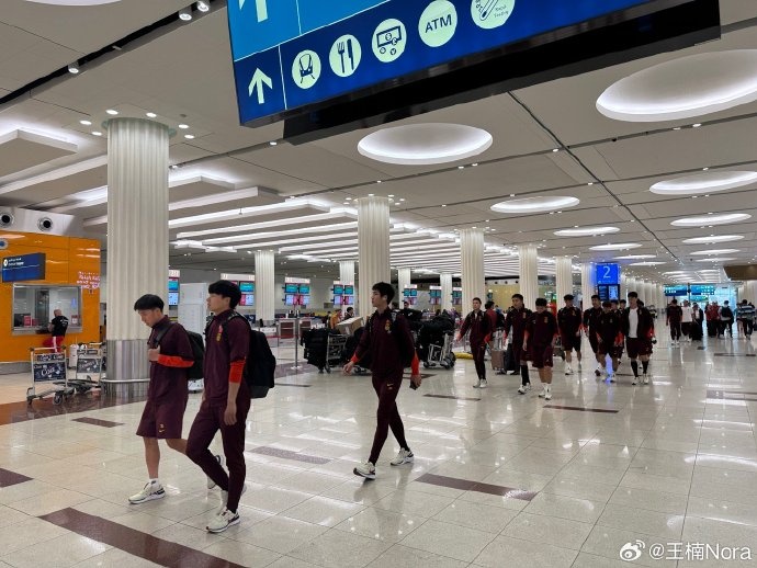 進(jìn)入客戰沙特最后沖刺！國足離開(kāi)迪拜，乘坐班機前往利雅得