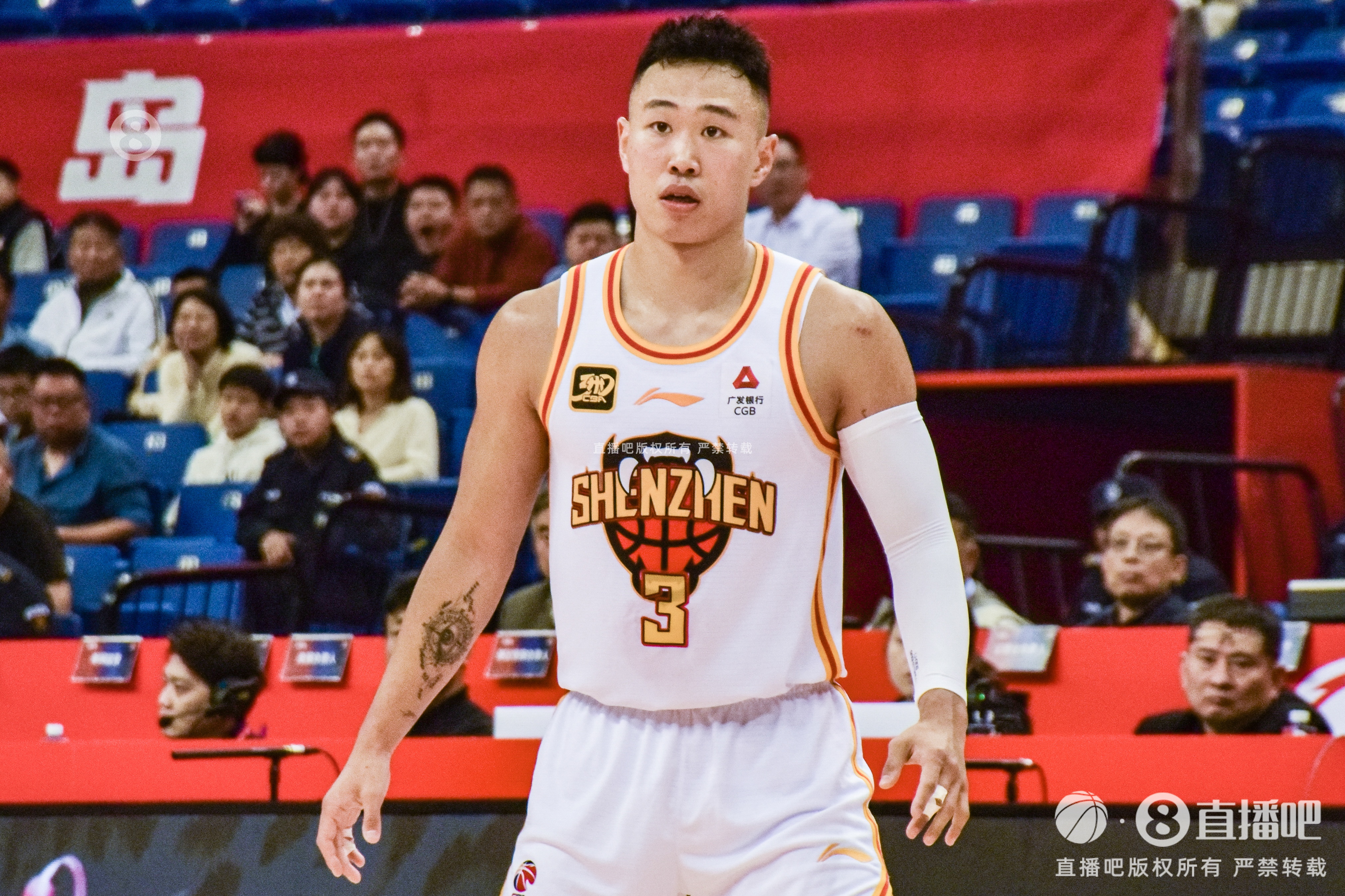 攻防俱佳！賀希寧17中8&三分7中3拿到19分 貢獻4次搶斷